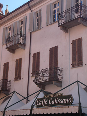 Alba, lo storico Caff&egrave; Calissano