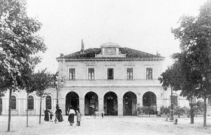 Bra, la stazione in una foto d'epoca