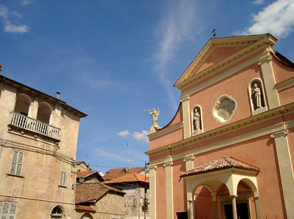 Casa dei Geloso e Chiesa, Monastero Bormida, 