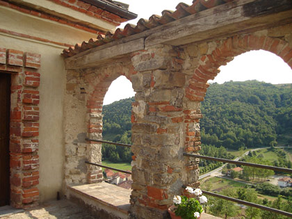 Le arcate della canonica di San Benedetto Belbo,  